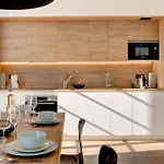 Upstays 12 Palais *