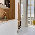 Upstays 12 Palais *