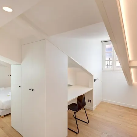 Upstays 12 Palais *