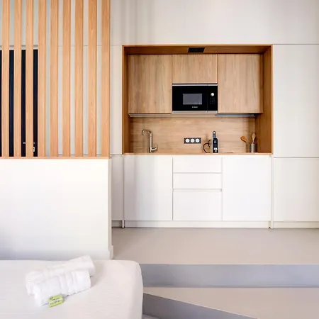 Upstays 12 Palais *