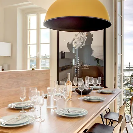 Upstays 12 Palais *