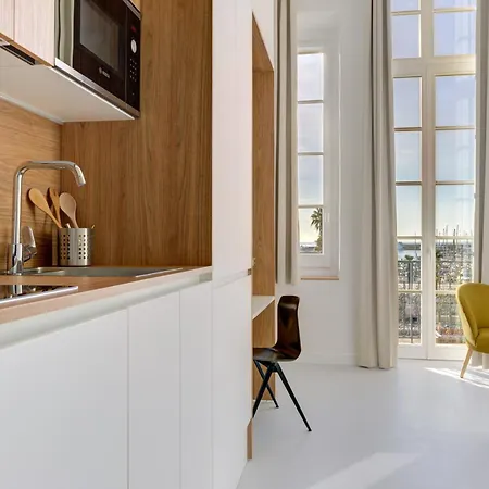 Upstays 12 Palais *
