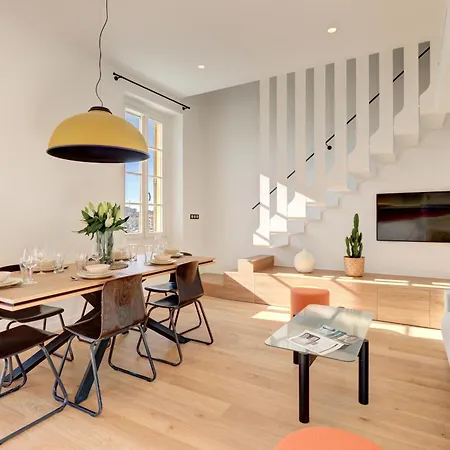 Upstays 12 Palais *